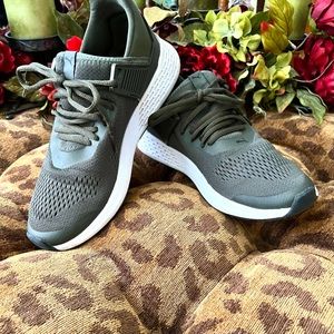 Puma Size 8 Army Green